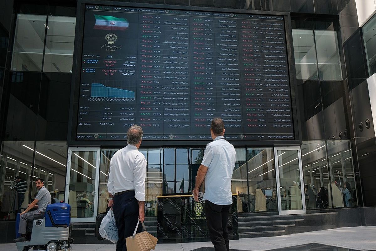 نمودار شاخص کل بورس تهران در ۵ اسفند ۱۴۰۳ با رشد ۲۱,۶۹۵ واحد به ۲,۷۳۵,۸۲۱ واحد