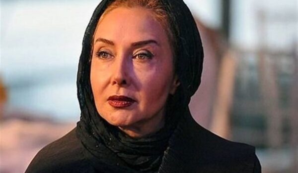 حاشیه ساز شدن پوشش کتایون ریاحی در یک نمایشگاه/عکس