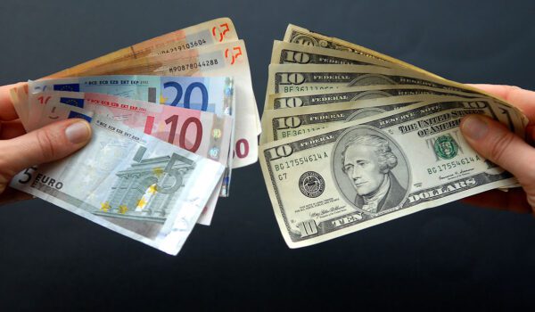 قیمت دلار و یورو امروز ۲۲ فروردین ۱۴۰۴ چند؟