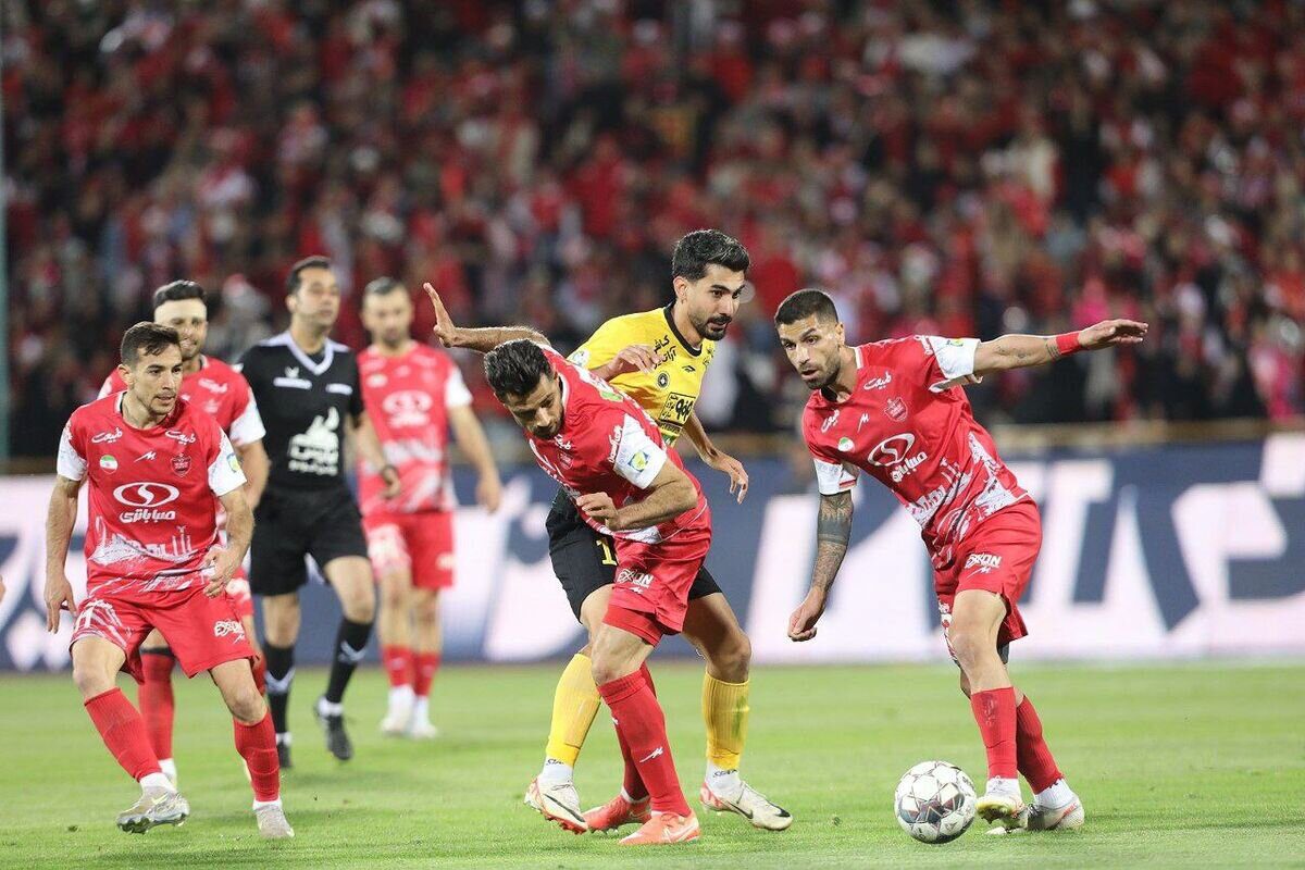 چه کسی جاسوس رختکن پرسپولیس است؟! اخبار پرسپولیس چگونه به هوادار متمول می رسد؟!
