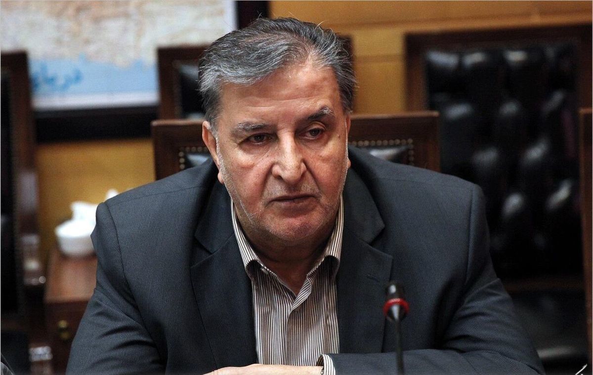 فعال سیاسی اصولگرا: روز به روز دیوار بی اعتمادی بین مردم و مسئولان بالاتر رفته است - تصویر اصلی