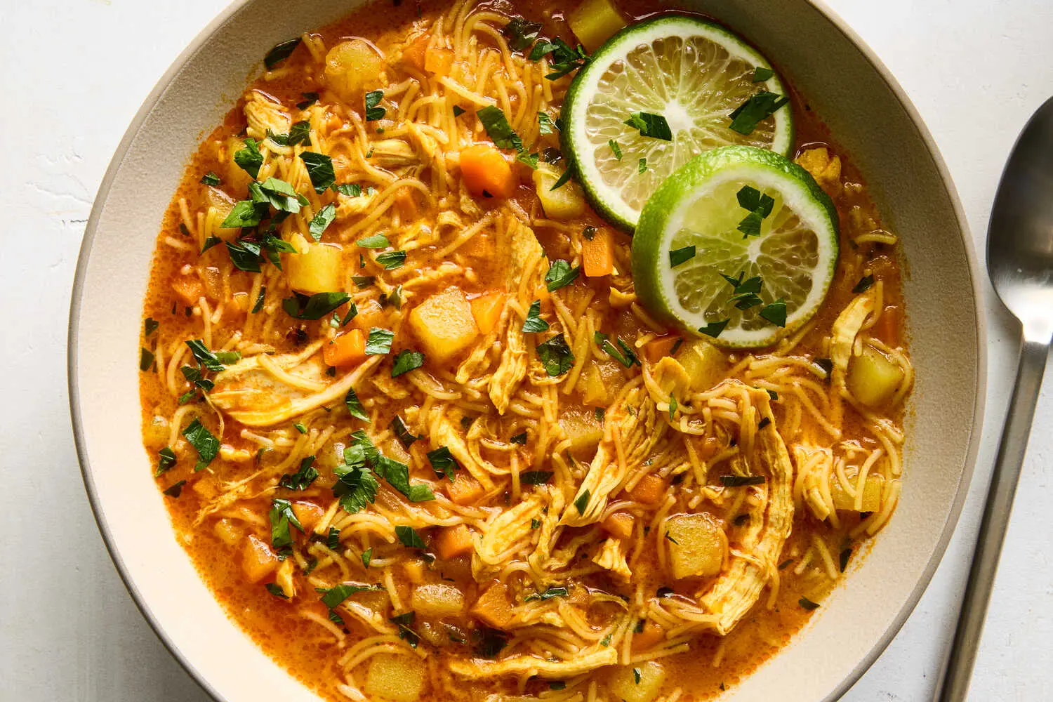 دستور تهیه سوپ مرغ و ورمیشل با لیمو