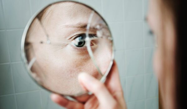 آیا شکستن آینه بدشانسی میآورد؟