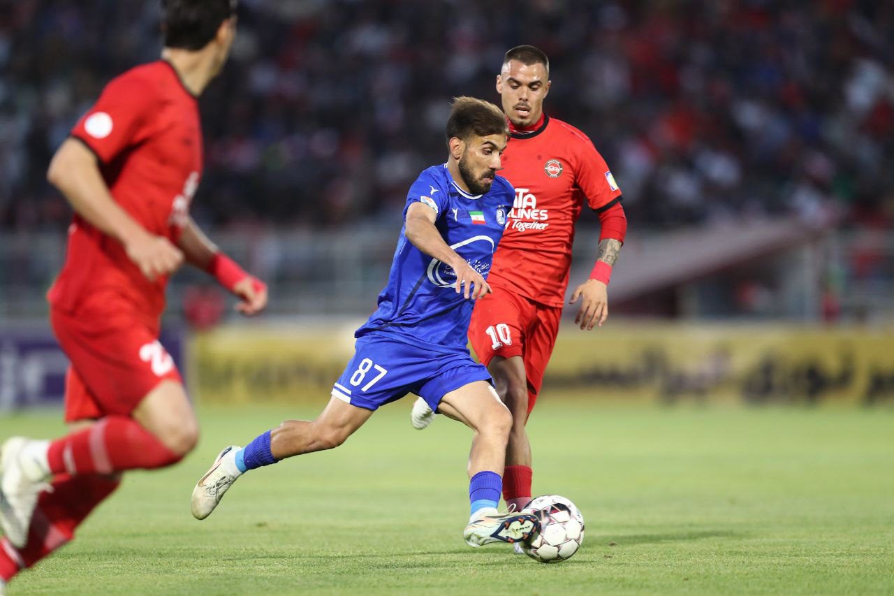 واکنش AFC به اقدام هیجان انگیز هواداران تراکتور در دیدار با استقلال + عکس