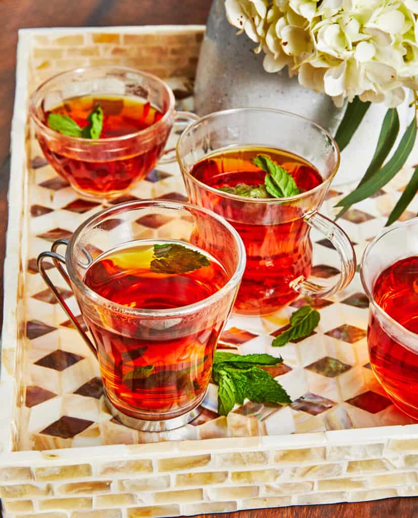چای عربی با نعناع تازه؛ طرز تهیه چای عربی سنتی و معطر
