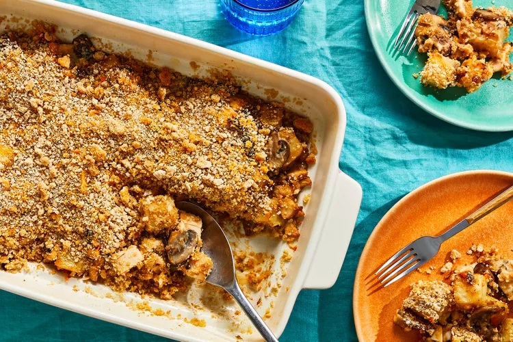 طرز تهیه کاسرول مرغ و سیبزمینی با باقیمانده غذا: یک شام خوشمزه و آسان