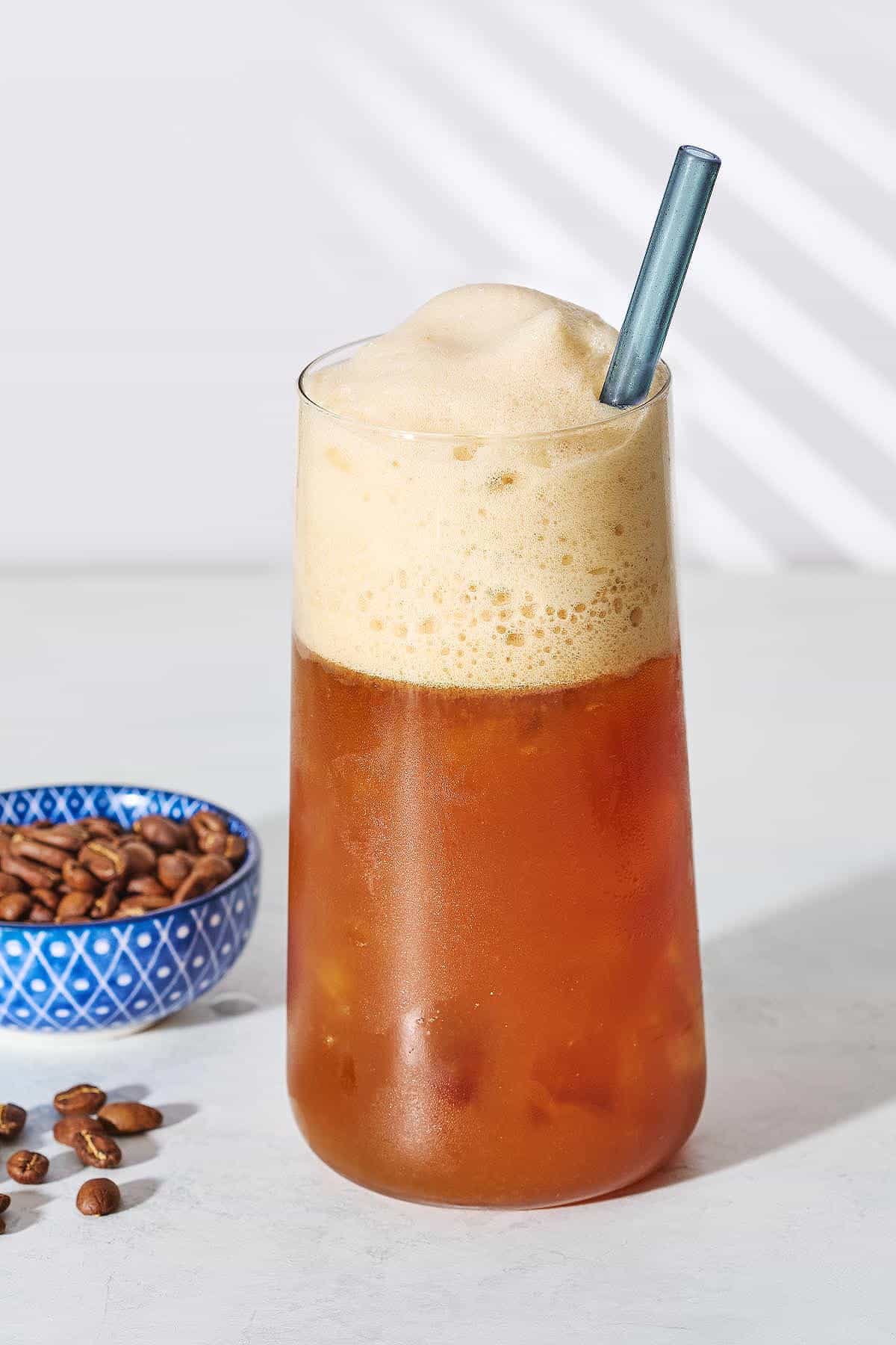 طرز تهیه فردو اسپرسو؛ قهوه سرد یونانی که در خانه میتوانید به راحتی درست کنید