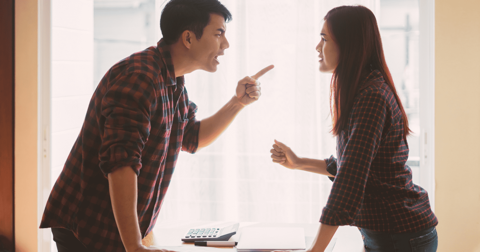 چگونه باجگیری عاطفی را تشخیص دهیم و از خود محافظت کنیم