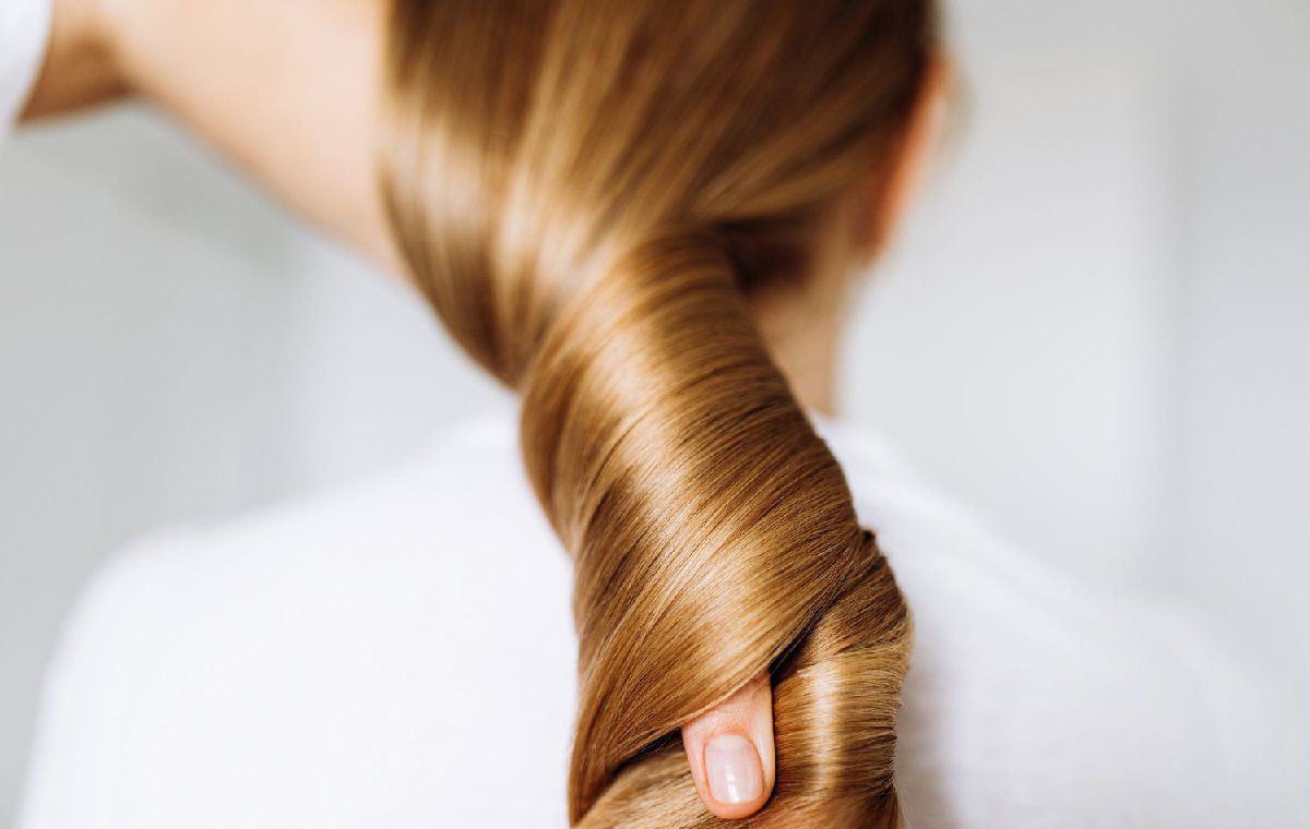 چگونه با تونر چای خانگی رنگ موهای خود را درخشان کنیم؟ آموزش یک روش طبیعی